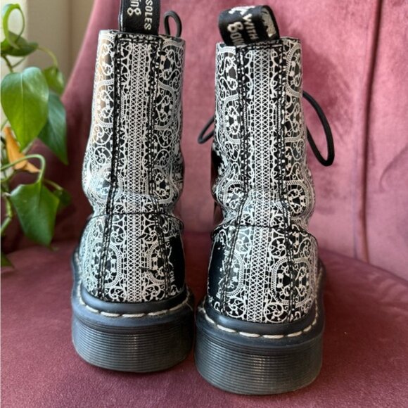 Henna Lace Pascal Docs - Picture 2 of 5